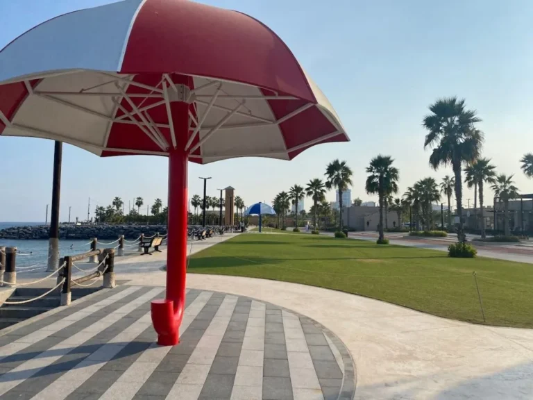 شاطئ المظلات – Umbrella Beach